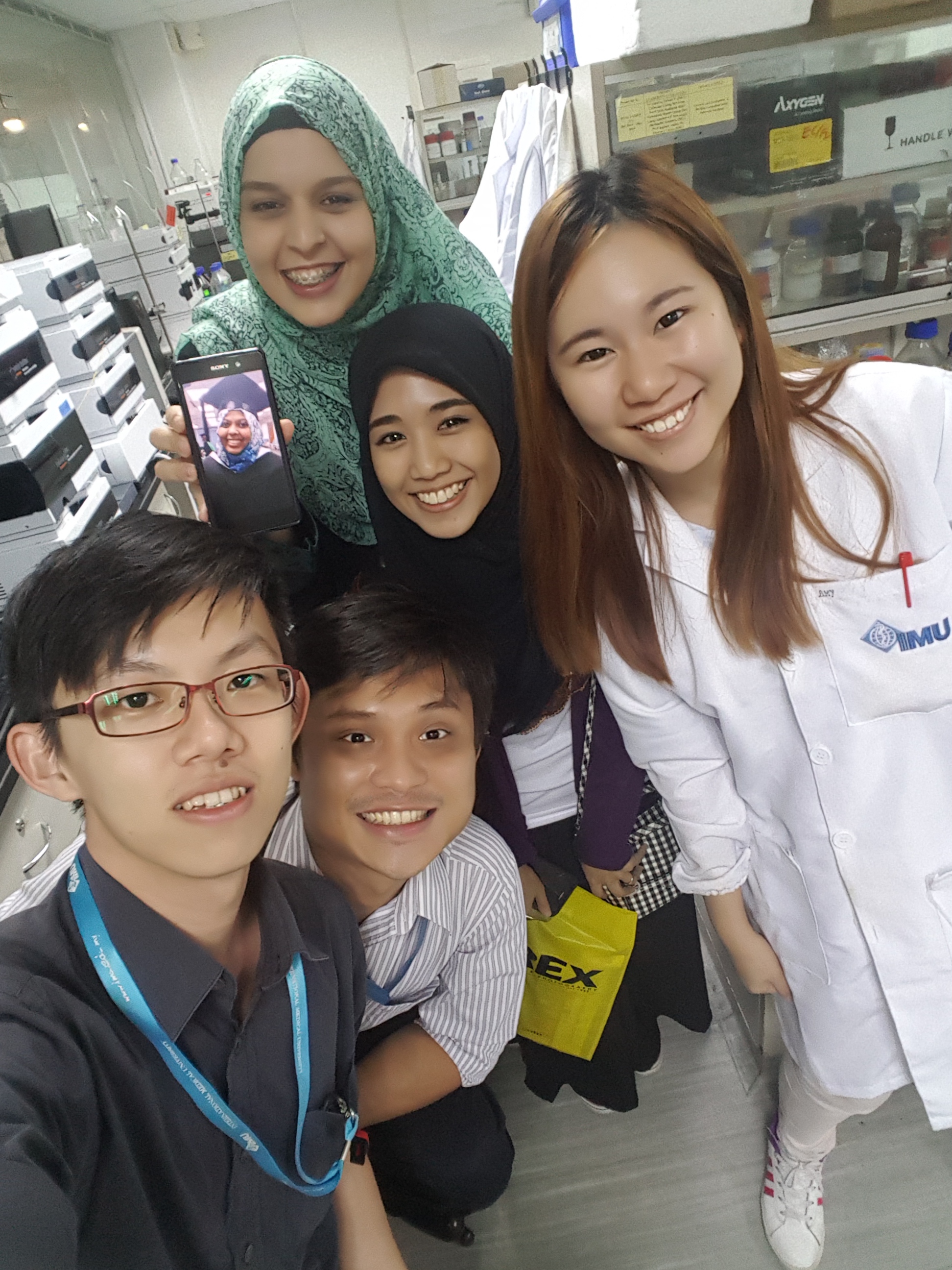 IMU Biomedical Science Alumnus with IMU friends
