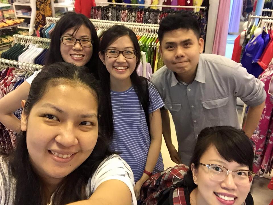 IMU Alumnus shopping with friends