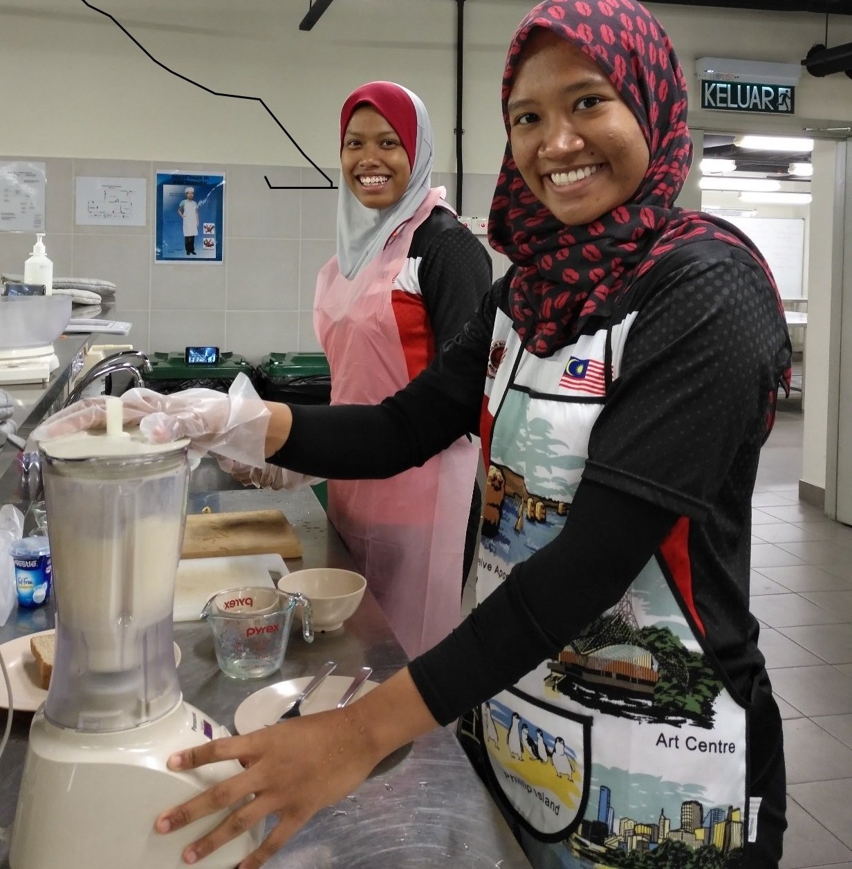 Malaysian athletes prepare snack at IMU