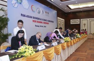 Dr Lim at the MoU signing ceremony to join the Pan-Asian Biomedical Science Consortium. 