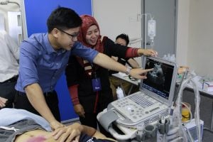 IMU Semester 6 medicine student doing ultrasound