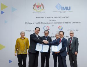 A MoU signing ceremony at IMU to mark the first private led partnership in the adoption of the MOH’s Komuniti Sihat Pembina Negara programme.